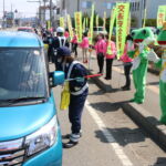 春の全国交通安全運動初日、街頭指導所を開設し、ドライバーに安全運転を呼びかけました。